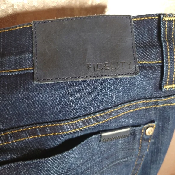 BNWOT Fidelity Denim Sabre 50-11 relaxed fit 38 dark wash jeans